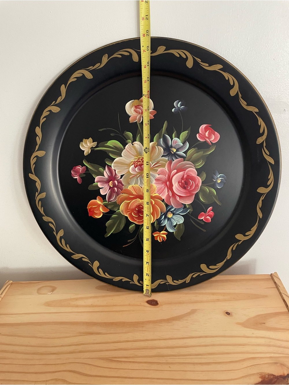Vintage 20" Toleware Hand-Painted Round Decorative Black and Floral Tray - Picture 2 of 11